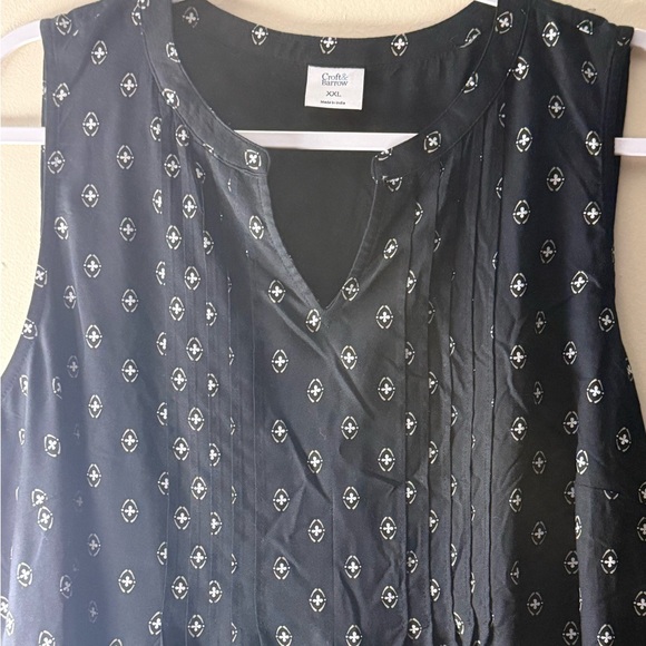 Croft & Barrow Sleeveless black Print Blouse - Picture 3 of 6
